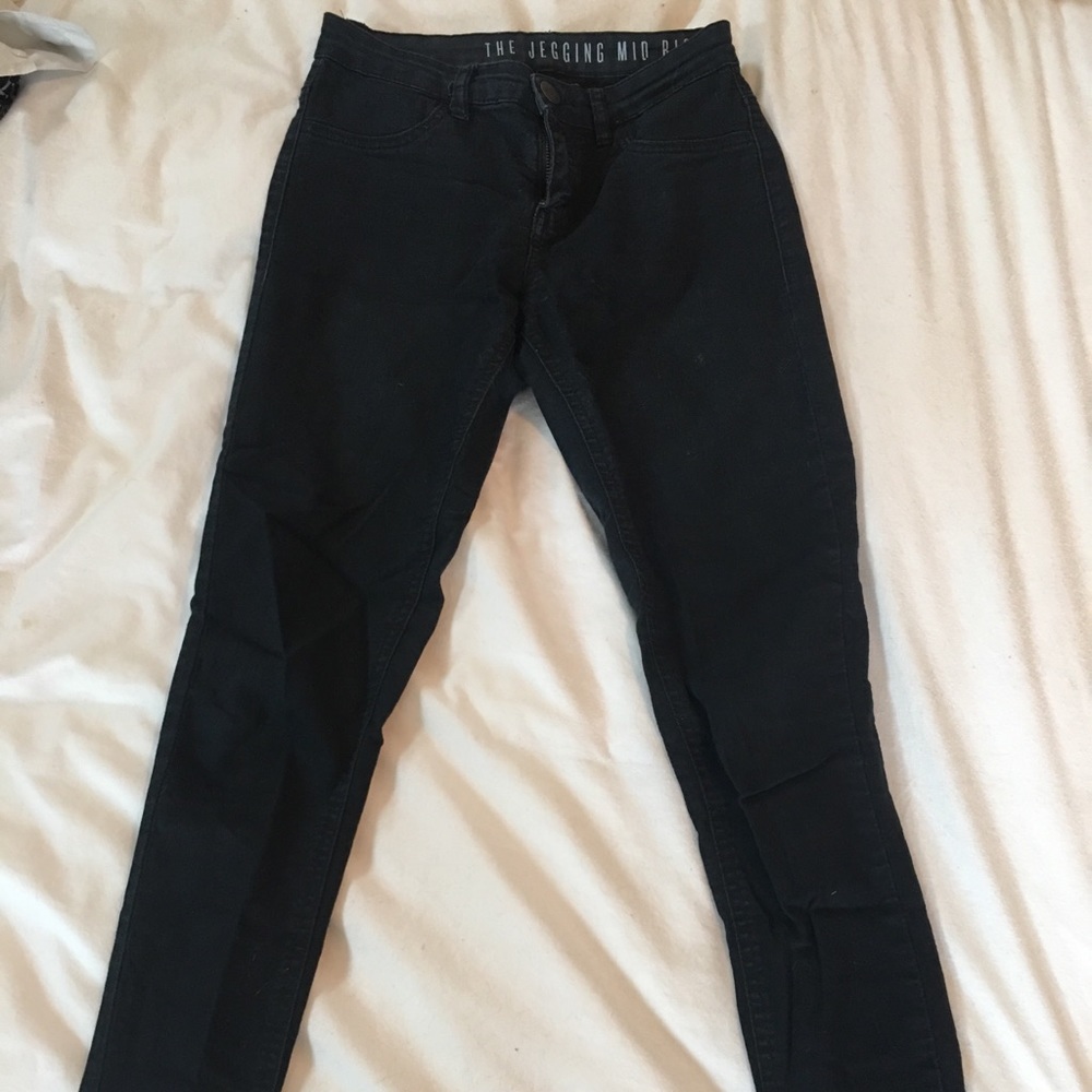 Black skinny jeans-jeggings